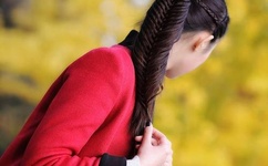 揉着我的奶从后面进去